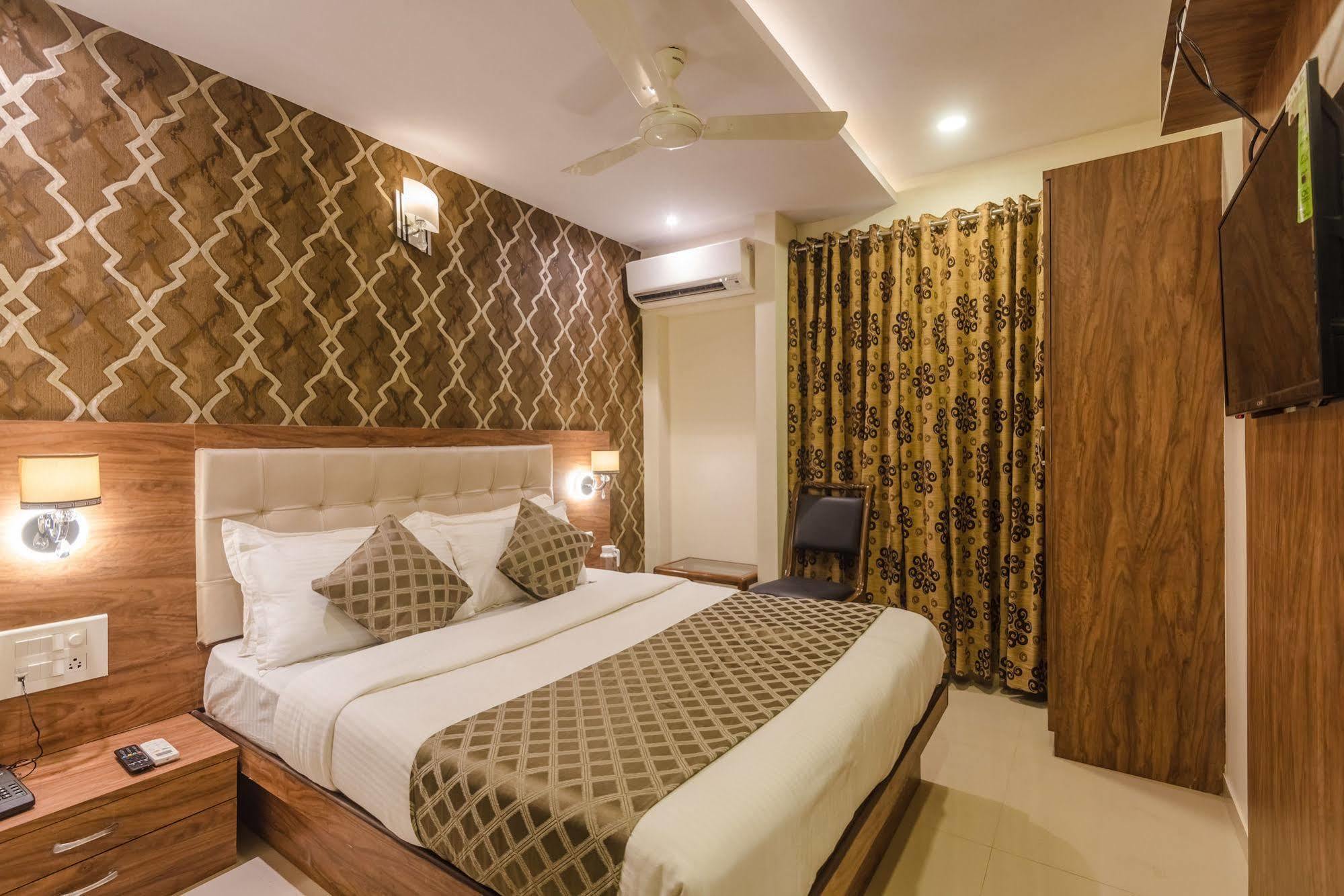 Hygienic Hotel Liberty Plaza Mumbai Exterior foto